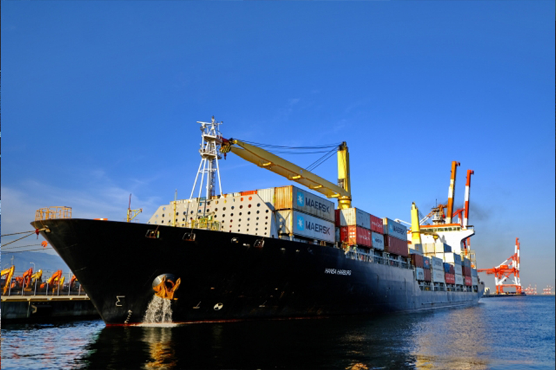 輸出代行と自社輸出、コストが安いのはどっち？中小企業がアウトソースすべき判断基準